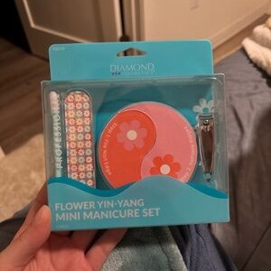 Pink Flower Yin-Yang Mini Manicure Set